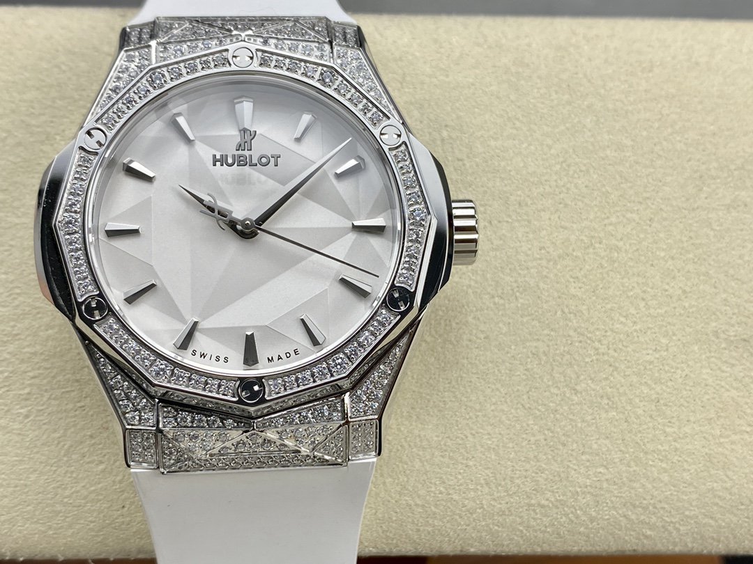 Hublot Classic Fusion Orlinski Diamonds White Dial 1 1000076785.jpg