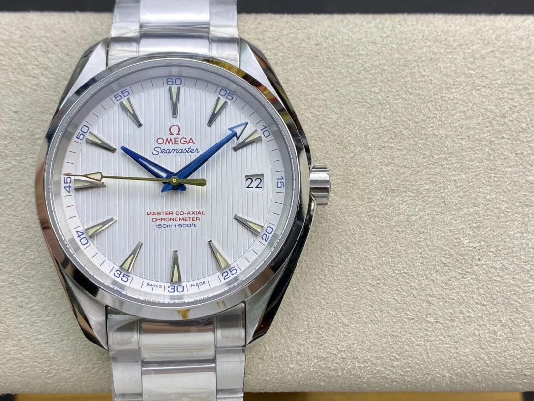 Omega Seamaster Aqua Terra 150M Co-Axial Master Chronometer 1 4d39d6_dabdfa74106f42bf9cf4fdf2f9a92502mv2-1.webp